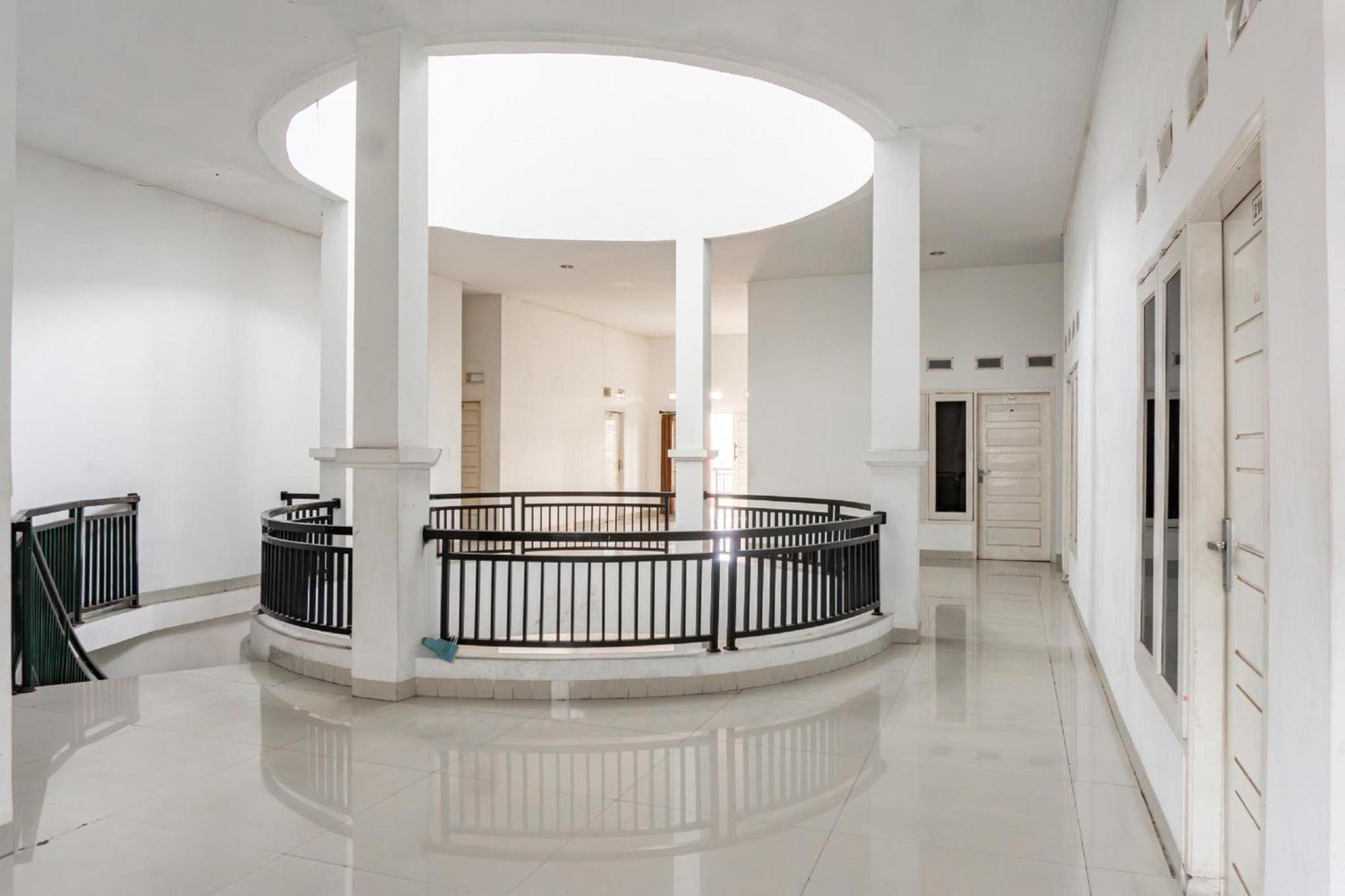 Hotel O Rajabasa Near Universitas Lampung Formerly Hotel Prasetya Бандар-Лампунг Экстерьер фото